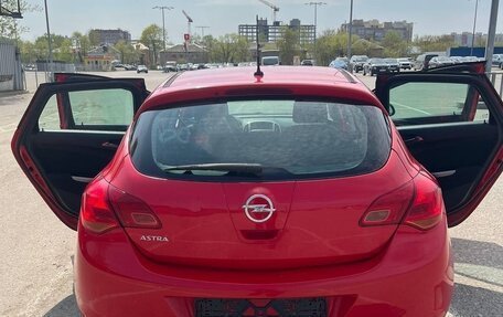 Opel Astra J, 2010 год, 570 000 рублей, 2 фотография