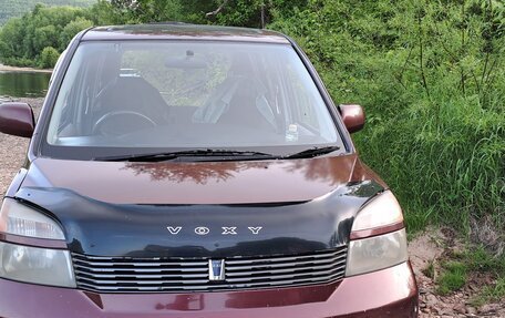 Toyota Voxy II, 2001 год, 680 000 рублей, 3 фотография