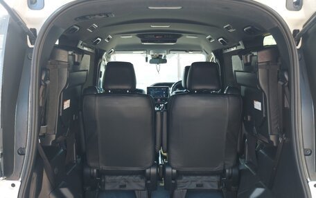 Toyota Voxy III, 2018 год, 2 350 000 рублей, 4 фотография