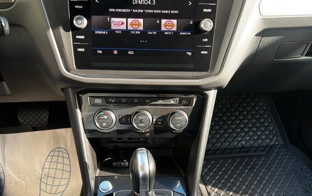 Volkswagen Tiguan II, 2018 год, 3 700 000 рублей, 21 фотография