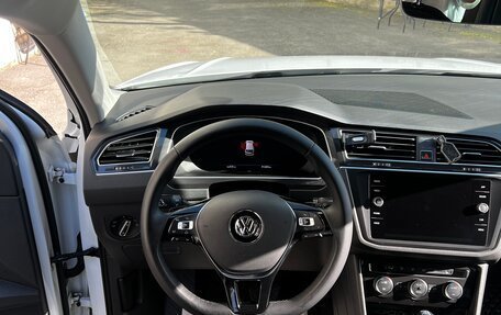 Volkswagen Tiguan II, 2018 год, 3 700 000 рублей, 23 фотография