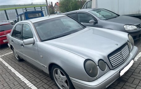 Mercedes-Benz E-Класс, 1995 год, 380 000 рублей, 2 фотография