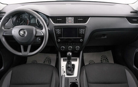 Skoda Octavia, 2018 год, 1 649 000 рублей, 10 фотография