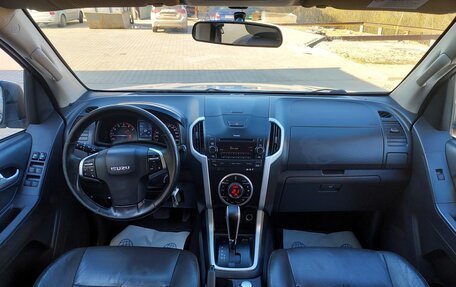 Isuzu D-Max II, 2017 год, 2 050 000 рублей, 23 фотография