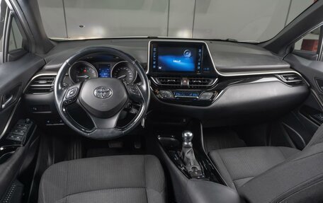 Toyota C-HR I рестайлинг, 2018 год, 2 249 000 рублей, 6 фотография