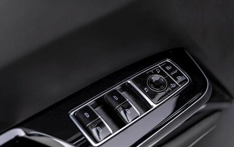 Cadillac Escalade V, 2024 год, 25 000 000 рублей, 30 фотография