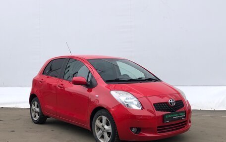 Toyota Yaris III рестайлинг, 2007 год, 590 000 рублей, 3 фотография