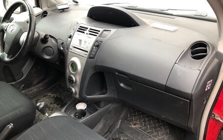 Toyota Yaris III рестайлинг, 2007 год, 590 000 рублей, 10 фотография