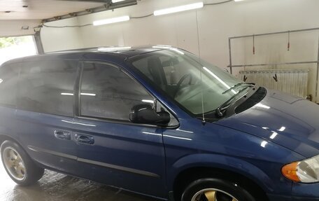 Chrysler Voyager IV, 2002 год, 690 000 рублей, 2 фотография