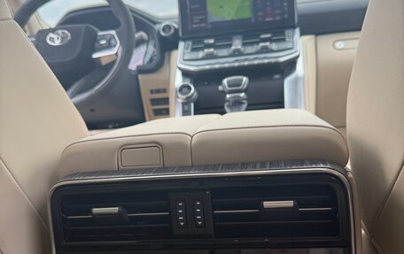 Toyota Land Cruiser, 2021 год, 10 500 000 рублей, 12 фотография