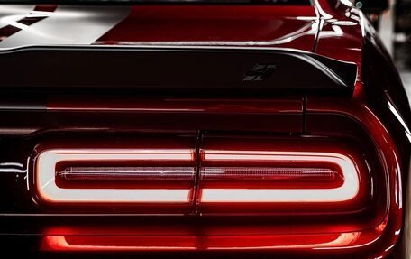 Dodge Challenger III рестайлинг 2, 2020 год, 4 990 000 рублей, 6 фотография