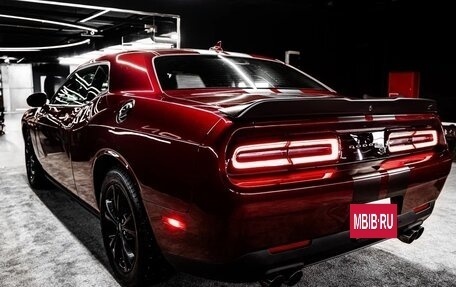 Dodge Challenger III рестайлинг 2, 2020 год, 4 990 000 рублей, 8 фотография