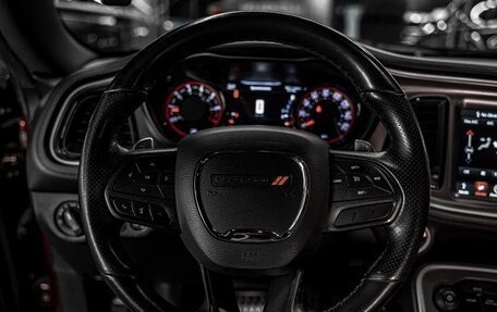Dodge Challenger III рестайлинг 2, 2020 год, 4 990 000 рублей, 22 фотография