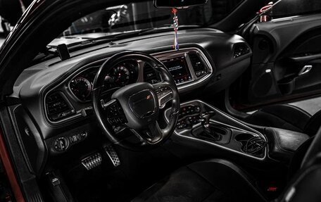 Dodge Challenger III рестайлинг 2, 2020 год, 4 990 000 рублей, 14 фотография