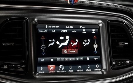 Dodge Challenger III рестайлинг 2, 2020 год, 4 990 000 рублей, 20 фотография