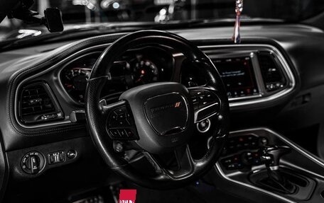 Dodge Challenger III рестайлинг 2, 2020 год, 4 990 000 рублей, 13 фотография