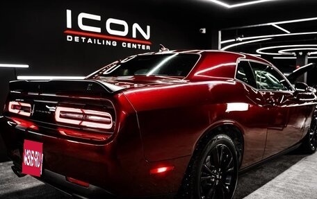 Dodge Challenger III рестайлинг 2, 2020 год, 4 990 000 рублей, 10 фотография