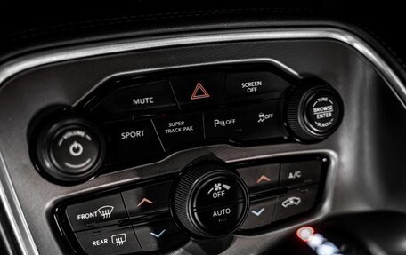 Dodge Challenger III рестайлинг 2, 2020 год, 4 990 000 рублей, 23 фотография