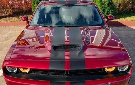 Dodge Challenger III рестайлинг 2, 2020 год, 4 990 000 рублей, 34 фотография