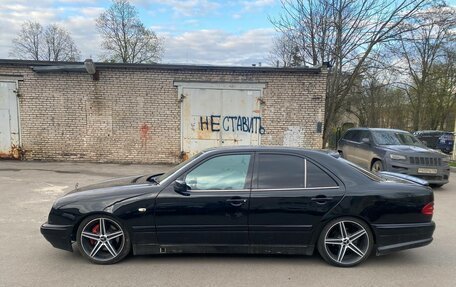 Mercedes-Benz E-Класс, 1997 год, 600 000 рублей, 4 фотография