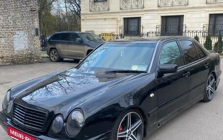 Mercedes-Benz E-Класс, 1997 год, 600 000 рублей, 3 фотография