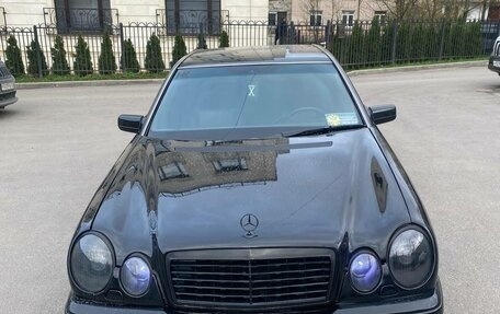 Mercedes-Benz E-Класс, 1997 год, 600 000 рублей, 2 фотография
