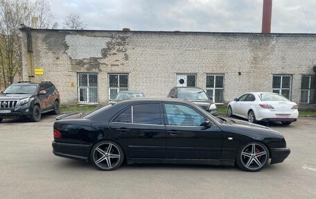 Mercedes-Benz E-Класс, 1997 год, 600 000 рублей, 8 фотография