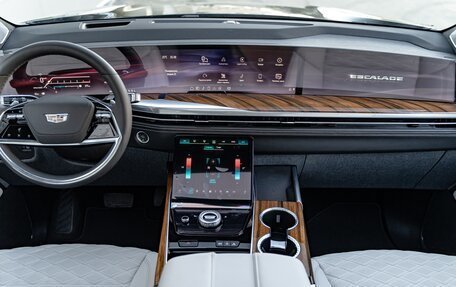 Cadillac Escalade V, 2024 год, 25 000 000 рублей, 10 фотография