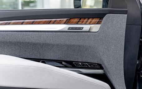 Cadillac Escalade V, 2024 год, 25 000 000 рублей, 12 фотография