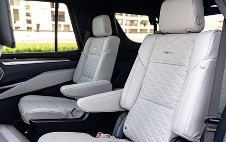 Cadillac Escalade V, 2024 год, 25 000 000 рублей, 27 фотография