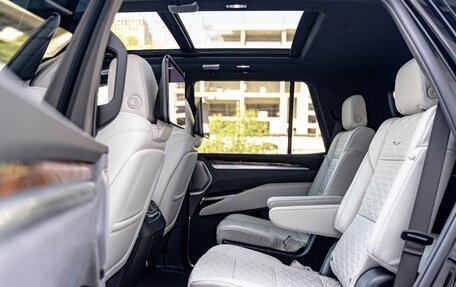 Cadillac Escalade V, 2024 год, 25 000 000 рублей, 26 фотография