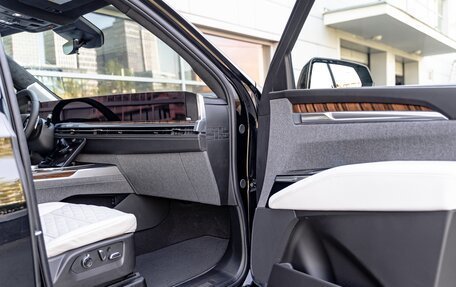 Cadillac Escalade V, 2024 год, 25 000 000 рублей, 20 фотография