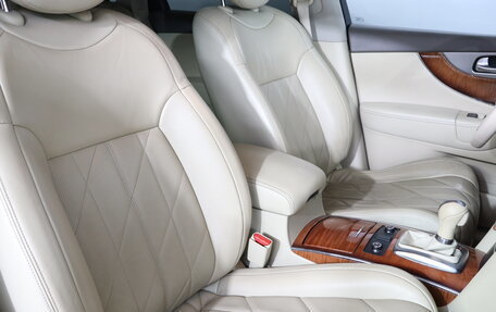 Infiniti QX70, 2015 год, 1 990 000 рублей, 24 фотография