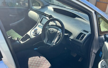 Toyota Prius, 2014 год, 1 450 000 рублей, 10 фотография