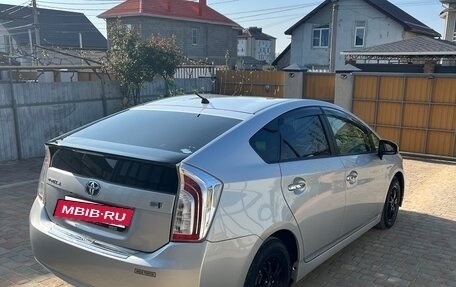 Toyota Prius, 2014 год, 1 450 000 рублей, 2 фотография