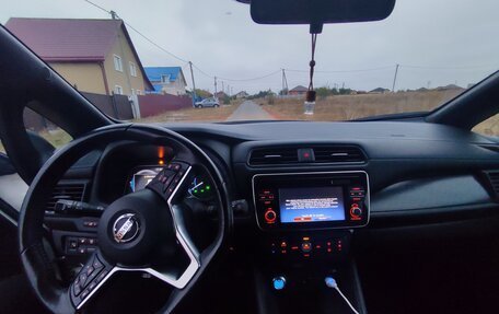 Nissan Leaf II, 2018 год, 1 980 000 рублей, 5 фотография