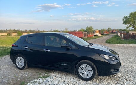 Nissan Leaf II, 2017 год, 1 350 000 рублей, 2 фотография