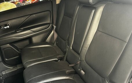Mitsubishi Outlander III рестайлинг 3, 2017 год, 2 399 000 рублей, 7 фотография