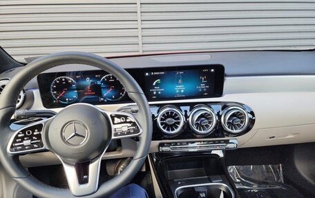 Mercedes-Benz A-Класс, 2022 год, 3 275 000 рублей, 10 фотография