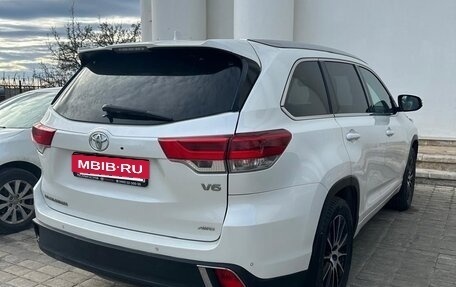 Toyota Highlander III, 2019 год, 3 300 000 рублей, 4 фотография