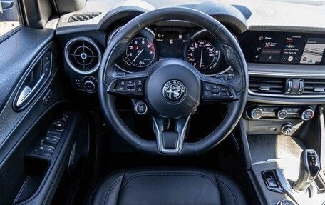 Alfa Romeo Stelvio, 2022 год, 3 170 000 рублей, 8 фотография