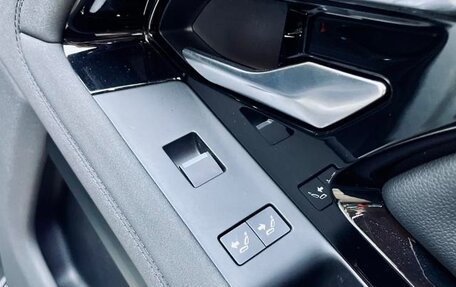 Land Rover Range Rover Evoque II, 2022 год, 2 800 000 рублей, 24 фотография