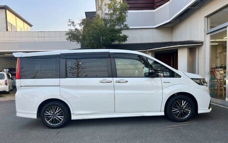 Honda Stepwgn IV, 2020 год, 2 200 000 рублей, 3 фотография