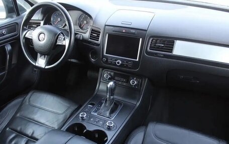 Volkswagen Touareg III, 2010 год, 2 000 000 рублей, 1 фотография