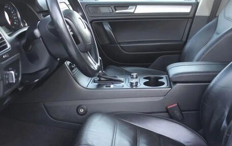 Volkswagen Touareg III, 2010 год, 2 000 000 рублей, 2 фотография