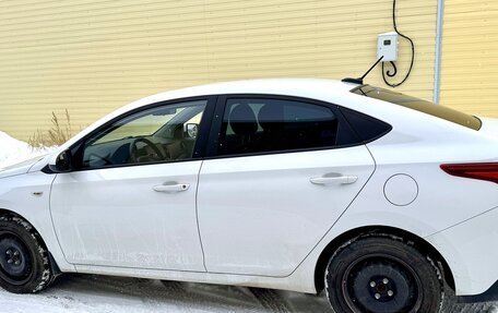 Hyundai Solaris II рестайлинг, 2022 год, 1 820 000 рублей, 2 фотография
