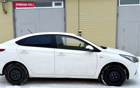 Hyundai Solaris II рестайлинг, 2022 год, 1 820 000 рублей, 5 фотография
