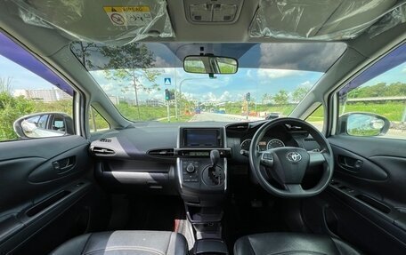 Toyota Wish II, 2017 год, 1 536 000 рублей, 8 фотография
