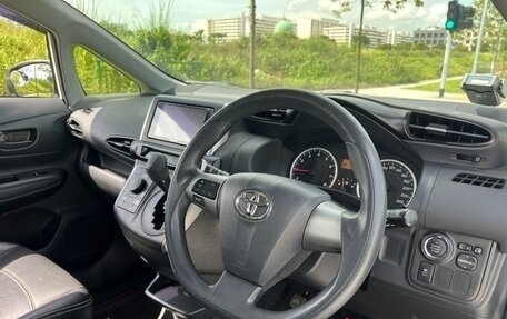 Toyota Wish II, 2017 год, 1 536 000 рублей, 7 фотография