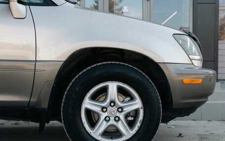 Lexus RX IV рестайлинг, 1999 год, 900 000 рублей, 9 фотография